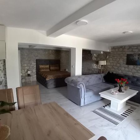 באר Apartmani Dumezic חדר תמונה